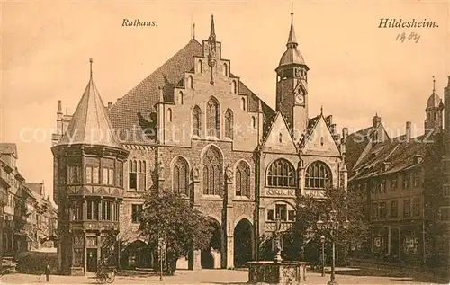 AK / Ansichtskarte Hildesheim Rathaus Brunnen Kat. Hildesheim