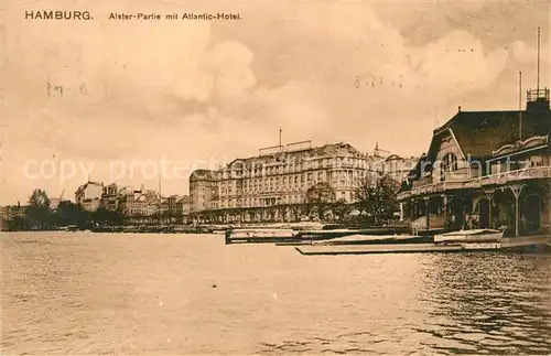 AK / Ansichtskarte Hamburg Alsterpartie mit Atlantic Hotel Kat. Hamburg