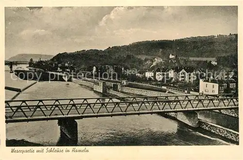 AK / Ansichtskarte Hameln Weser Weserpartie mit Schleuse