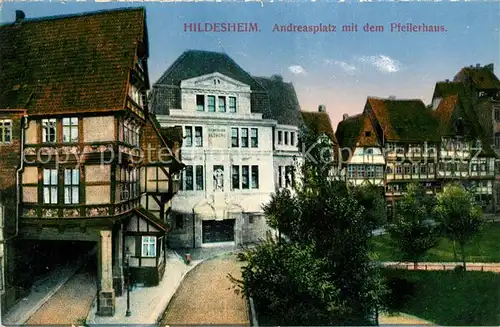 AK / Ansichtskarte Hildesheim Andreasplatz mit Pfeilerhaus und Gildehaeusern Kat. Hildesheim