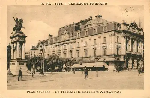 AK / Ansichtskarte Clermont Ferrand Puy de Dome Place de Jaude Le Theatre et le monument Vercingetorix Kat. Clermont Ferrand