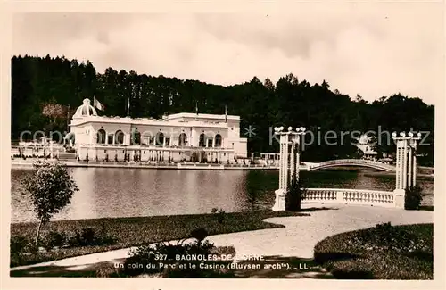 AK / Ansichtskarte Bagnoles de l Orne Un coin du Parc Lac et le Casino Kat. Bagnoles de l Orne