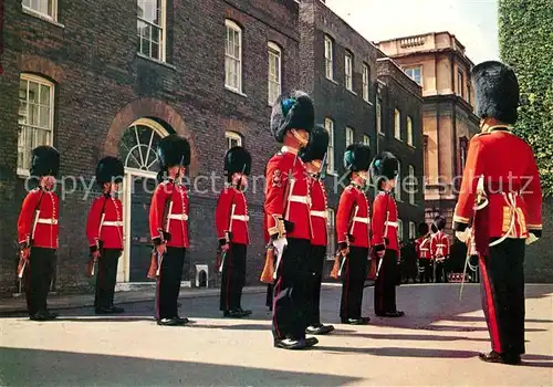 AK / Ansichtskarte Leibgarde Wache Irish Guards London  Kat. Polizei