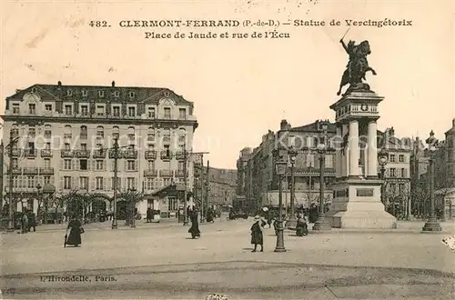 AK / Ansichtskarte Clermont Ferrand Puy de Dome Statue de Vercingetorix Place de Jaude et rue de l Ecu Kat. Clermont Ferrand