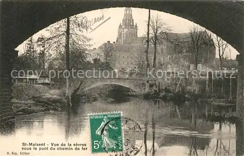 AK / Ansichtskarte Saint Maixent l Ecole Vue de la Sevres sous le pont du chemin de fer Eglise Kat. Saint Maixent l Ecole