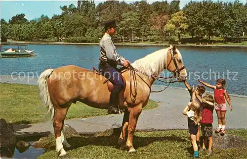 AK / Ansichtskarte Polizei Pferd Mounted Police Beaver Lake Montreal Quebec  Kat. Polizei