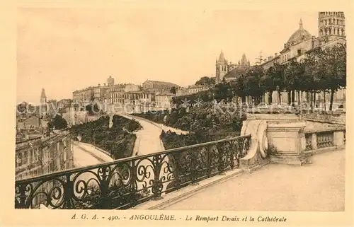 AK / Ansichtskarte Angouleme Le Rempart Desaix et la Cathedrale Kat. Angouleme