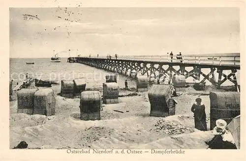 AK / Ansichtskarte Niendorf Ostseebad Dampferbruecke Kat. Timmendorfer Strand