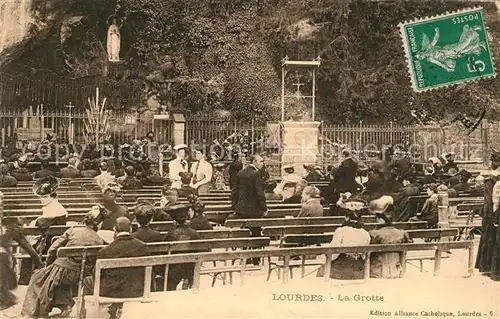 AK / Ansichtskarte Lourdes Hautes Pyrenees La Grotte Kat. Lourdes