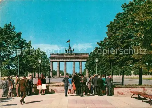 AK / Ansichtskarte Berlin Brandenburger Tor Hauptstadt der DDR Kat. Berlin