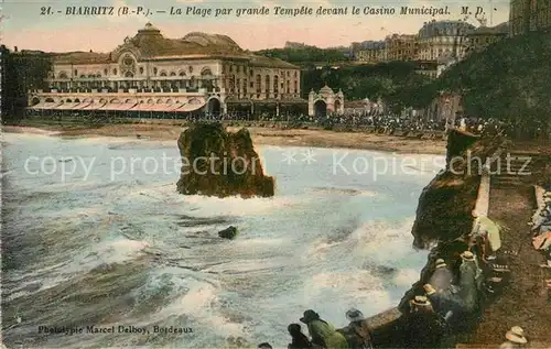 AK / Ansichtskarte Biarritz Pyrenees Atlantiques La Plage par grande Tempete devant le Casino Municipal Kat. Biarritz