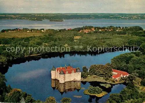 AK / Ansichtskarte Gluecksburg Ostseebad Wasserschloss im Hintergrund daenische Kueste mit Ochseninseln Fliegeraufnahme Kat. Gluecksburg (Ostsee)