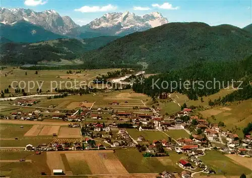 AK / Ansichtskarte Wallgau Fliegeraufnahme mit Wetterstein und Zugspitze Kat. Wallgau