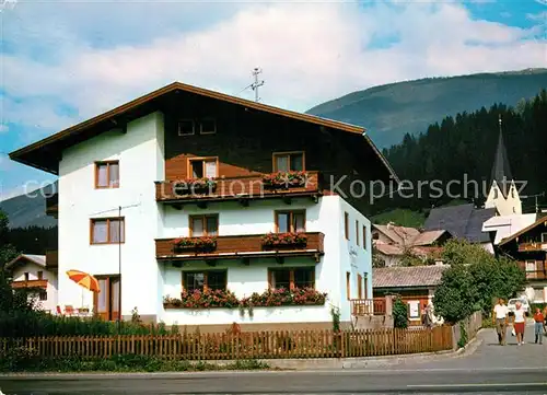 AK / Ansichtskarte Neukirchen Grossvenediger Landhaus Maier Kirche Kat. Neukirchen am Grossvenediger