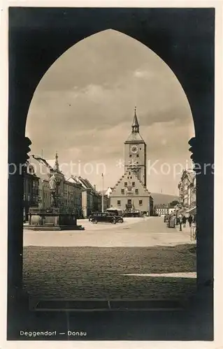 AK / Ansichtskarte Deggendorf Donau Marktplatz Brunnen Rathaus Kat. Deggendorf