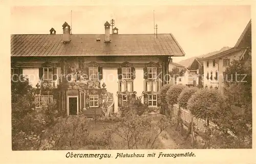 AK / Ansichtskarte Oberammergau Pilatushaus mit Frescogemaelde Kat. Oberammergau