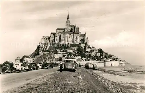 AK / Ansichtskarte Mont Saint Michel Sur la digue Kat. Pontorson