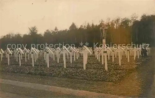 AK / Ansichtskarte Militaria Tod WK 1 Soldatenfriedhof  Kat. Militaria