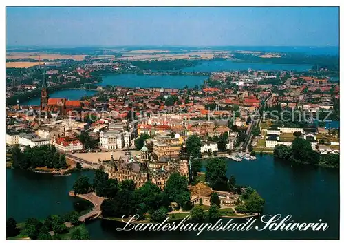 AK / Ansichtskarte Schwerin Mecklenburg Fliegeraufnahme Altstadt Schloss Dom Theater Kat. Schwerin