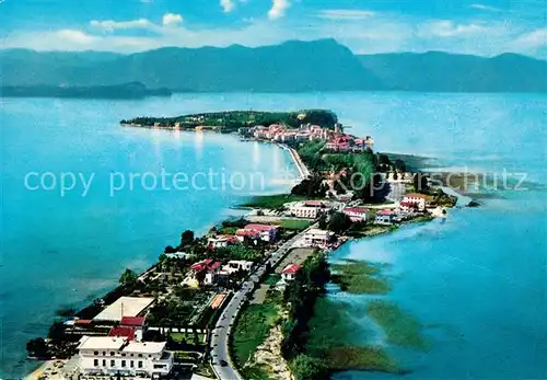 AK / Ansichtskarte Sirmione Lago di Garda Fliegeraufnahme Kat. Italien