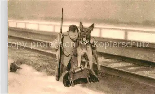 AK / Ansichtskarte Militaria WK1 Wohlfahrts Postkarte Scheferhund Rotes Kreuz Sanitaet Kriegsverwundeter  Kat. WK1