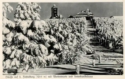 Oberwiesenthal Erzgebirge Strasse auf den Fichtelberg mit Wetterwarte und Unterkunftshaus Winterlandschaft Kat. Oberwiesenthal