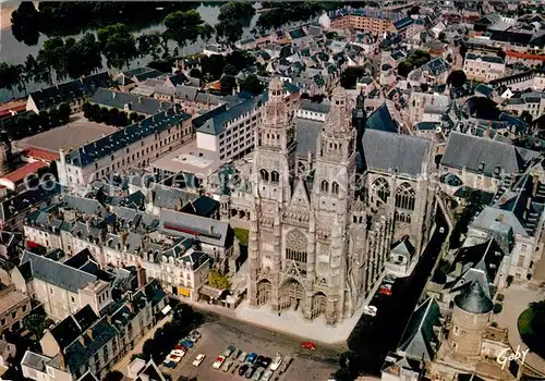 AK / Ansichtskarte Tours Indre et Loire Fliegeraufnahme Kathedrale Saint Gatien Kat. Tours