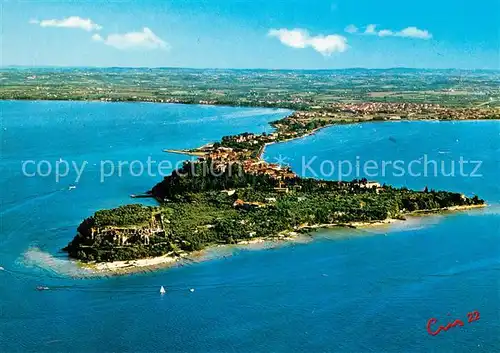 AK / Ansichtskarte Sirmione Lago di Garda Fliegeraufnahme Kat. Italien