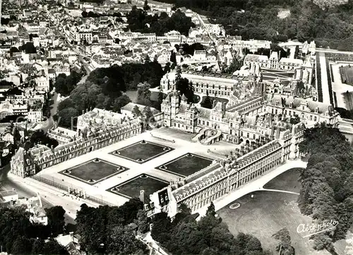 AK / Ansichtskarte Fontainebleau Seine et Marne Fliegeraufnahme Chateau Kat. Fontainebleau