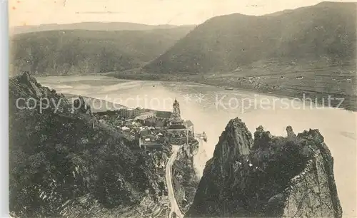 AK / Ansichtskarte Duernstein Wachau Donaupartie mit Kirche und Ruine Kuenstlerkarte Kat. Duernstein