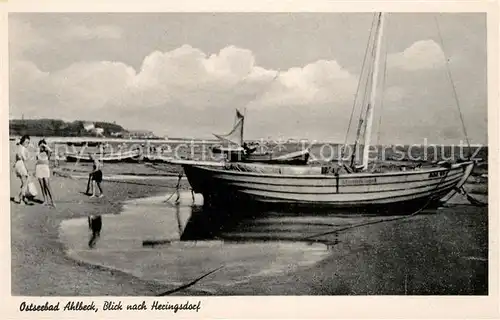 AK / Ansichtskarte Ahlbeck Ostseebad Strand Fischerboot Blick nach Heringsdorf Kat. Heringsdorf Insel Usedom