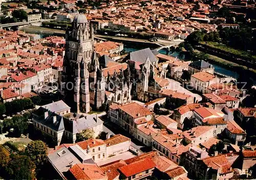 AK / Ansichtskarte Saintes Charente Maritime Fliegeraufnahme Cathedrale Saint Pierre Kat. Saintes