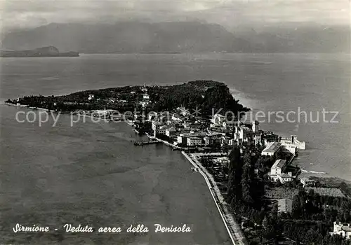 AK / Ansichtskarte Sirmione Lago di Garda Fliegeraufnahme Penisola Kat. Italien