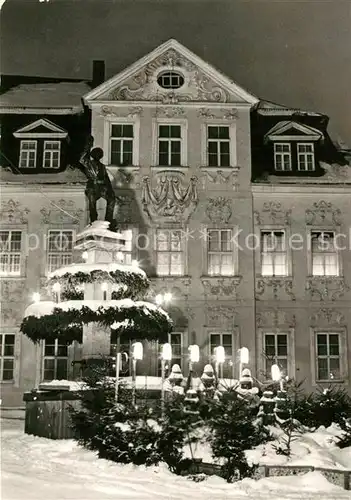 AK / Ansichtskarte Schneeberg Erzgebirge Bergmannsbrunnen zur Weihnachtszeit Kat. Schneeberg