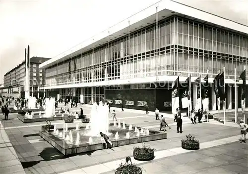 AK / Ansichtskarte Dresden Kulturpalast Brunnen Kat. Dresden Elbe