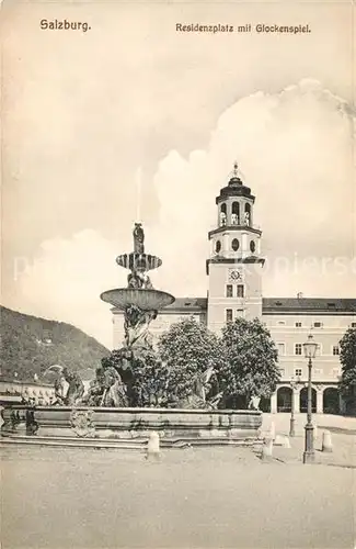 AK / Ansichtskarte Salzburg Oesterreich Residenzplatz mit Glockenspiel Kat. Salzburg