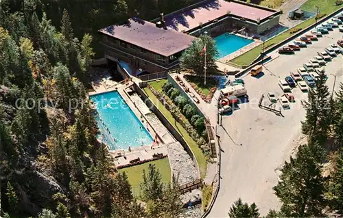 AK / Ansichtskarte Radium Hot Springs BC Fliegeraufnahme Schwimmbad