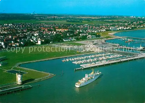 AK / Ansichtskarte Cuxhaven Nordseebad Neue Seebaederbruecke mit Jachthafen und Stadt mit Alte Liebe Fliegeraufnahme Kat. Cuxhaven