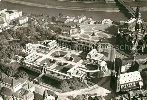 AK / Ansichtskarte Dresden Fliegeraufnahme Zwinger und Theaterplatz Kat. Dresden Elbe