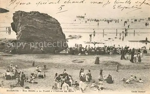 AK / Ansichtskarte Biarritz Pyrenees Atlantiques Nos bebes a la plage a l heure du bain Kat. Biarritz