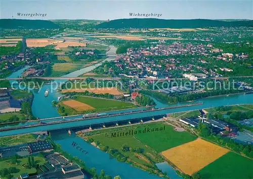 AK / Ansichtskarte Minden Westfalen Wasserstrassenkreuz und Schachtschleuse Mittellandkanal Weser Fliegeraufnahme Kat. Minden