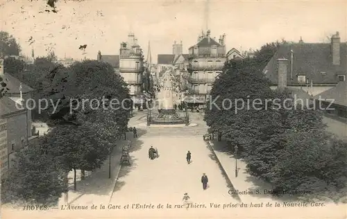 AK / Ansichtskarte Troyes Aube Avenue de la Gare et l Entree de la Rue Thiers vue prise du haut de la Nouvelle Gare Kat. Troyes