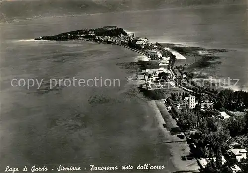 AK / Ansichtskarte Sirmione Lago di Garda Fliegeraufnahme Kat. Italien