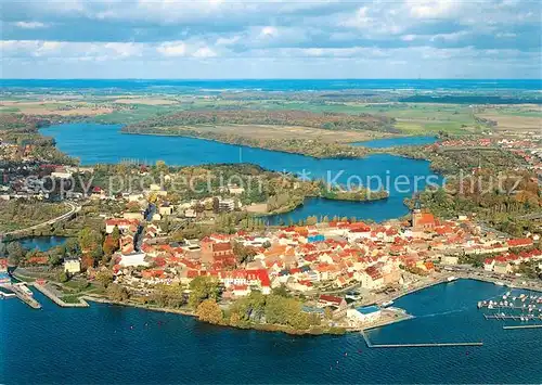 AK / Ansichtskarte Waren Mueritz Fliegeraufnahme mit Altstadt Hafen und Tiefwaren See Kat. Waren Mueritz