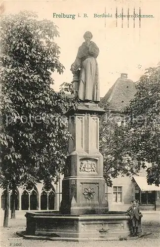 AK / Ansichtskarte Freiburg Breisgau Berthold Schwarz Brunnen Statue Kat. Freiburg im Breisgau