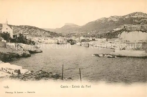 AK / Ansichtskarte Cassis Entree du Port Montagnes Kat. Cassis