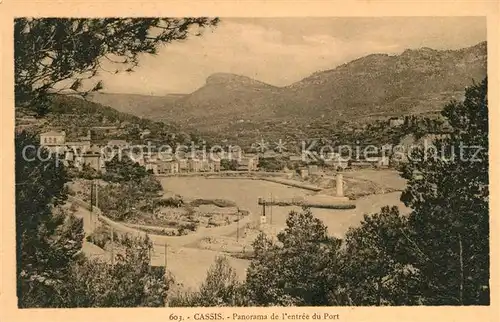 AK / Ansichtskarte Cassis Panorama Entree du Port Montagnes Kat. Cassis