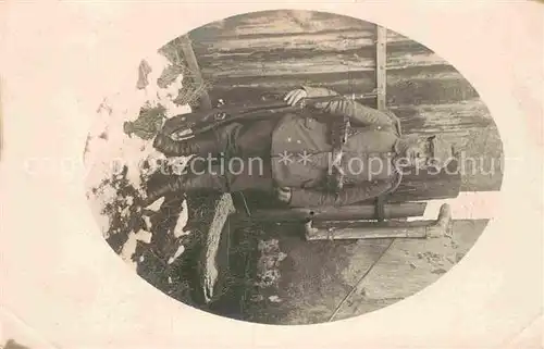 AK / Ansichtskarte Militaria Telegraphie Soldat mit Gewehr WK1