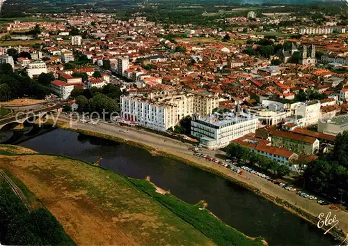 AK / Ansichtskarte Dax Landes Vue generale aerienne Le Font sur lAdour Hotel Splendid Place de la Fontaine Chaude La Cathedrale Kat. Dax