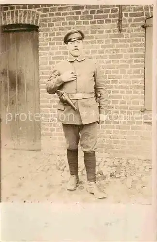 AK / Ansichtskarte Militaria WK1 Loewenkopf Bajonette Bayerischer Offizier Pistole  Kat. WK1